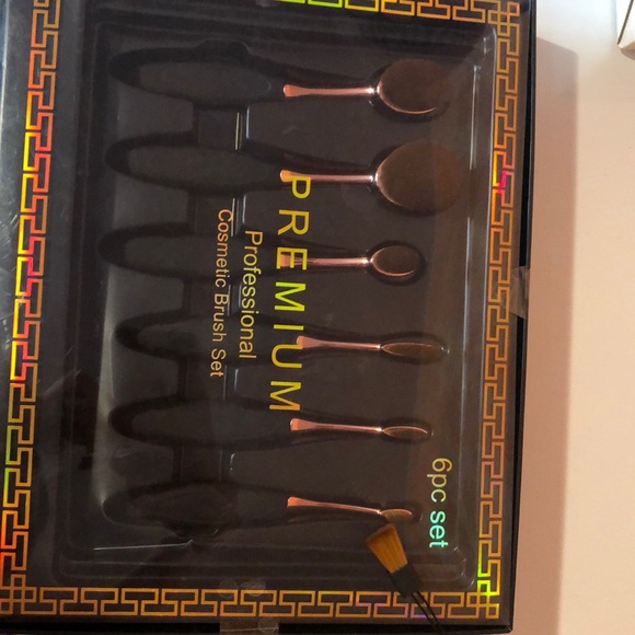 Professional cosmetic brushes never opened or used - Picture 2 of 3